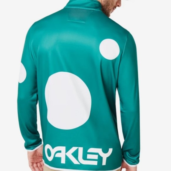 Oakley - Picture 3 of 4